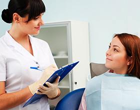 Сколько в среднем стоит консультация у стоматолога?