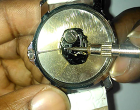 Сколько в среднем стоит починить наручные часы