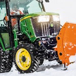 Чистка снега трактором — сколько стоит?
