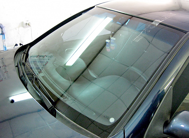 Новое лобовое стекло на Nissan Almera