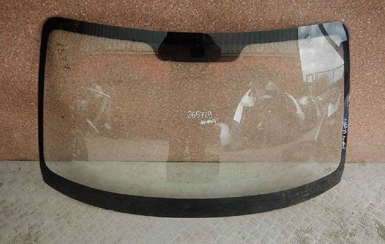 Б/у лобовое стекло на Hyundai Accent