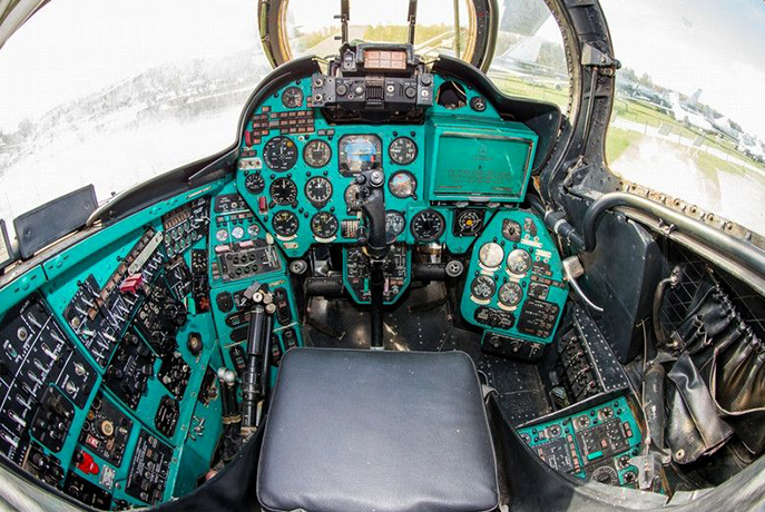 Кабина пилота Ми-24