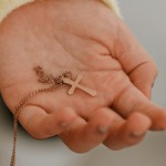 Сколько стоит освятить крестик в церкви?